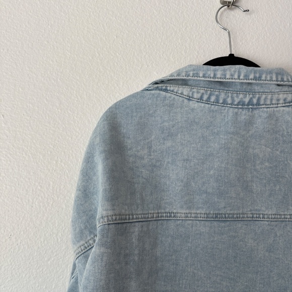 DAZY Cropped Denim Jacket with Light Wash - Size L - Picture 9 of 10